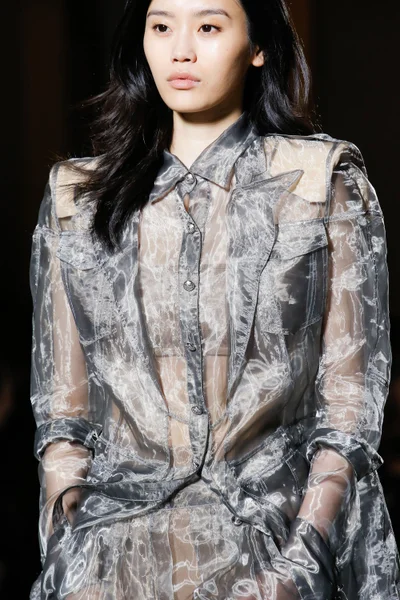 Look 10
